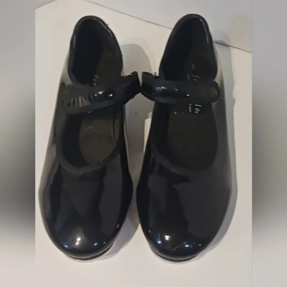 Freestyle a Danskin Company Black Patent Tap shoes ‎ sz 1